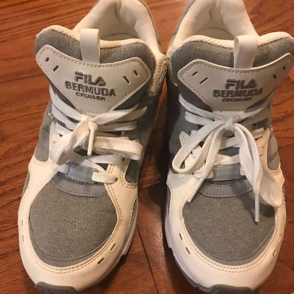 FILA WOMEN SIZE 10 *PRICE MARKED DOWN